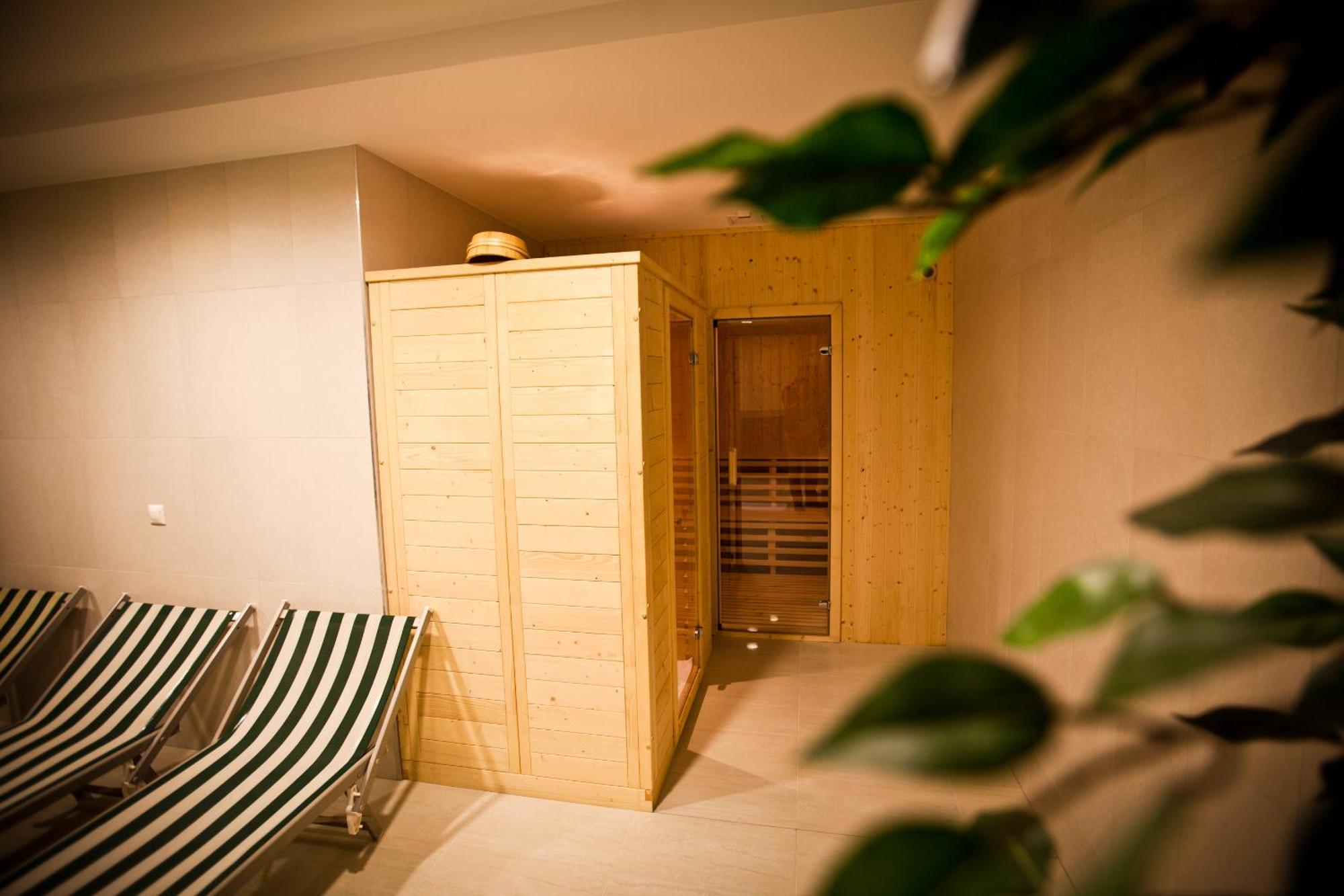 Ezuesthid Hotel Veszprem Bagian luar foto