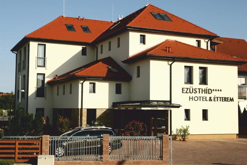 Ezuesthid Hotel Veszprem Bagian luar foto